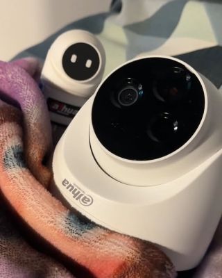 Máte chatu a chcete si užívat klid bez obav? 🌲✨ Zde je pár tipů, jak zabezpečit vaši chatu: 🔐 Základní zabezpečení: •...